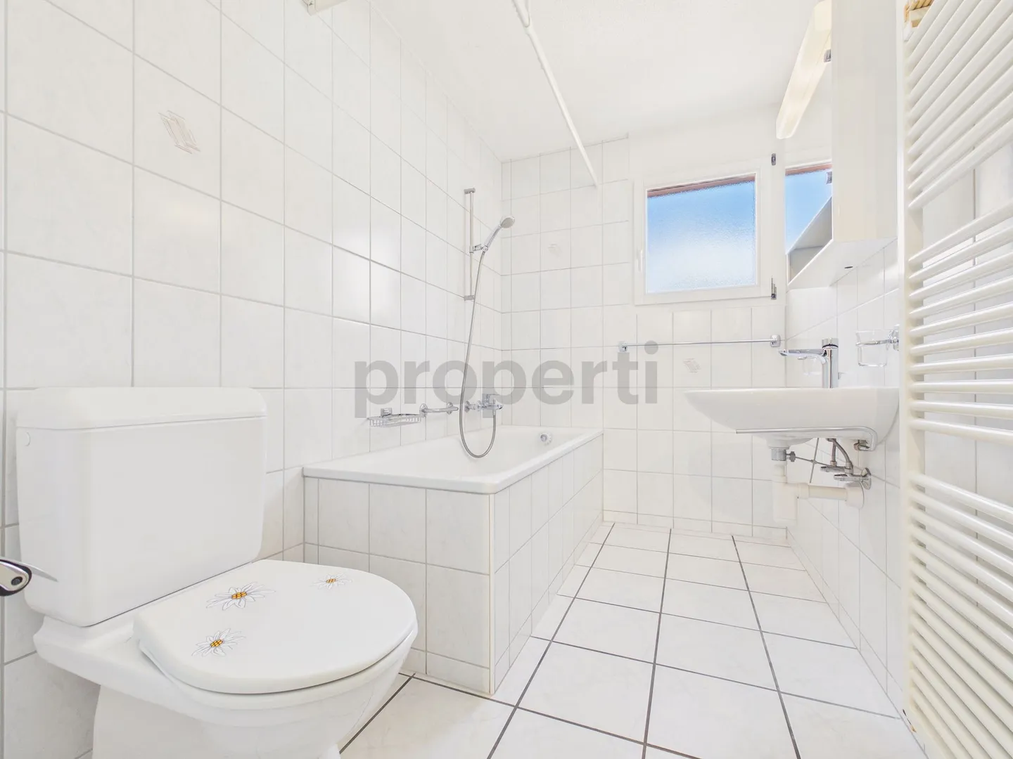 Spacious 4.5-Room Apartment - Photo 10 of 12