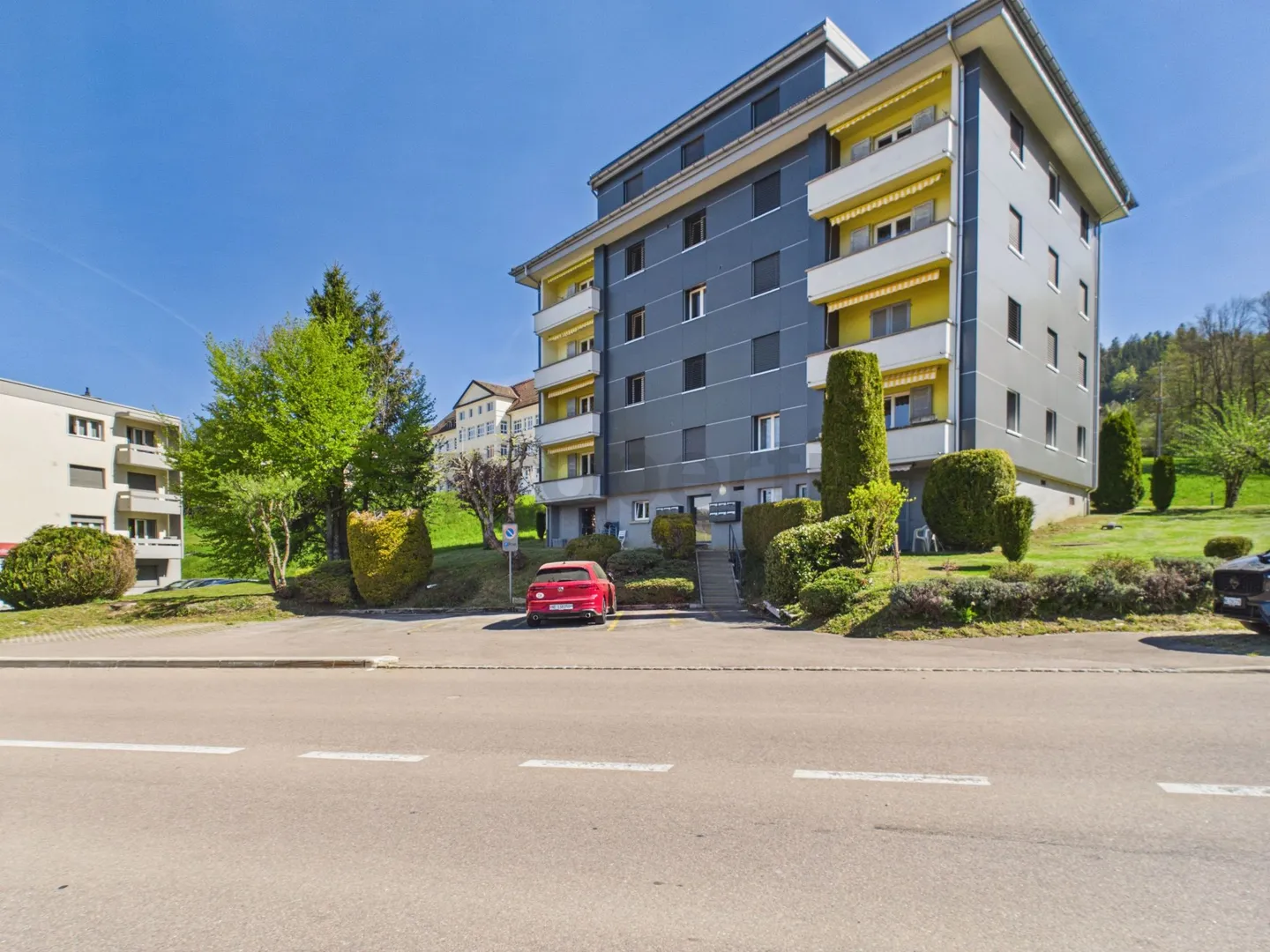 Charming 3.5 rooms in a peaceful living environment between nature and comfort - Photo 1 of 9