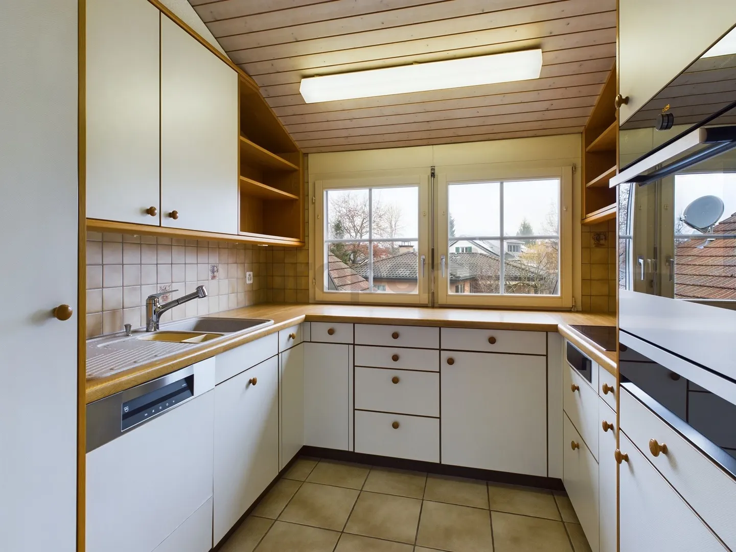 Bright 2.5 Room Attic Apartment in Niederlenz AG - Photo 4 of 10