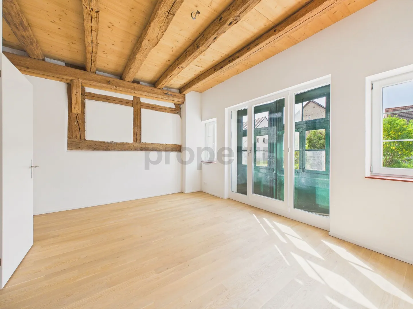 Appartement au rez-de-chaussée avec caractère, hauts plafonds et jardin privé - Photo 2 sur 13