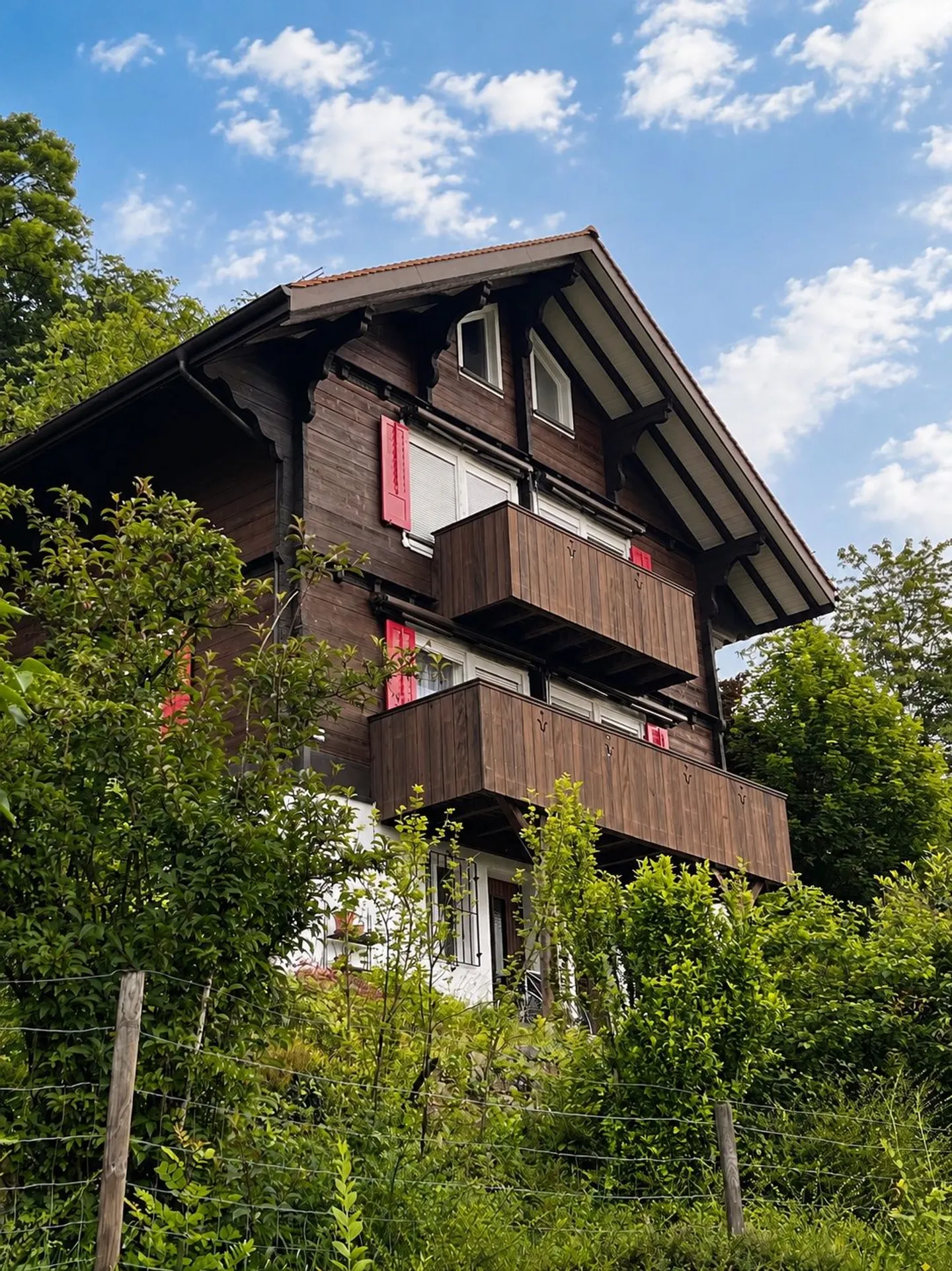 Maison Charmante dans le Style Chalet, Entourée par la Nature et avec de Belles Vues - Photo 1 sur 13
