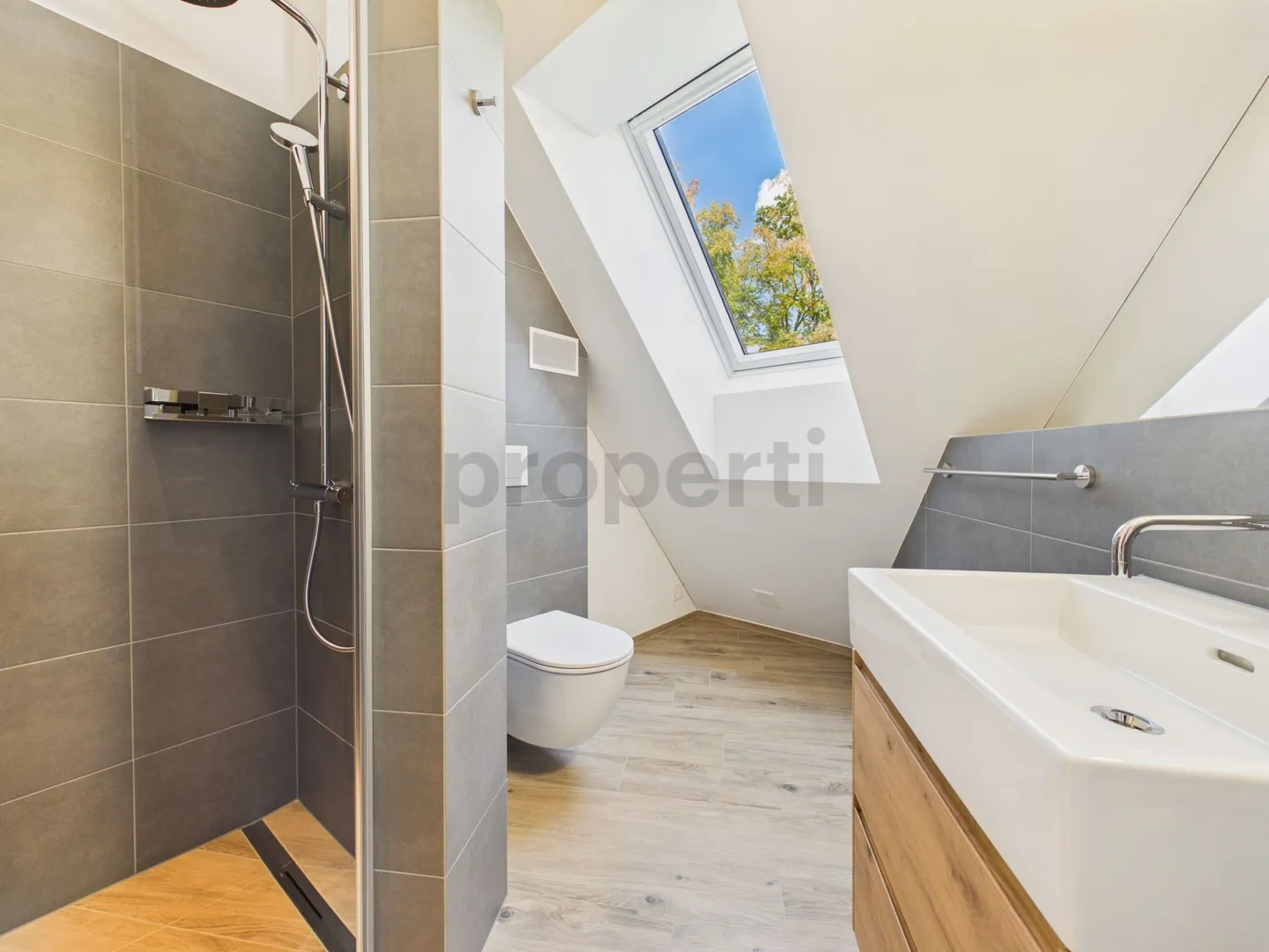 Attikawohnung direkt am Waldrand mit Zürichseeblick, Minergie-Standard und Free-Cooling - Foto 10 di 13