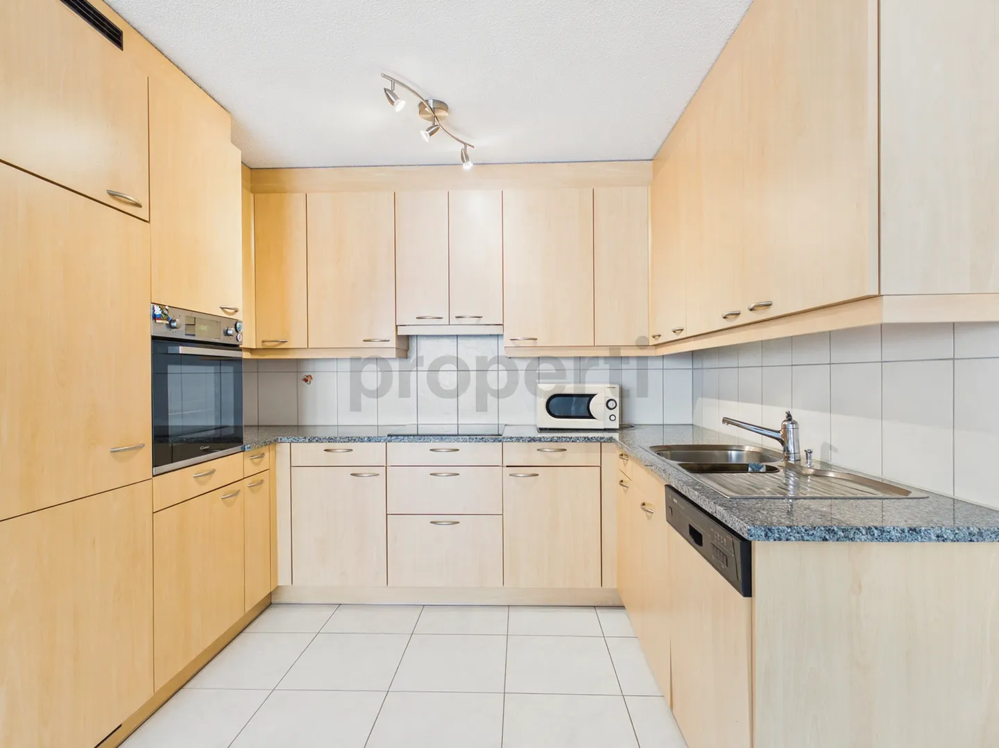 Act now: Top 3.5-room apartment in Otelfingen - rare opportunity in a prime location! - Photo 2 of 11