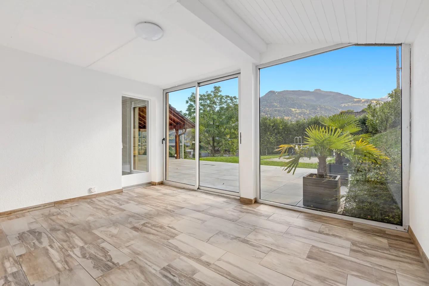 Architektenvilla mit Panoramablick auf die Waadtländer Alpen und die Dents du Midi - Foto 6 von 13