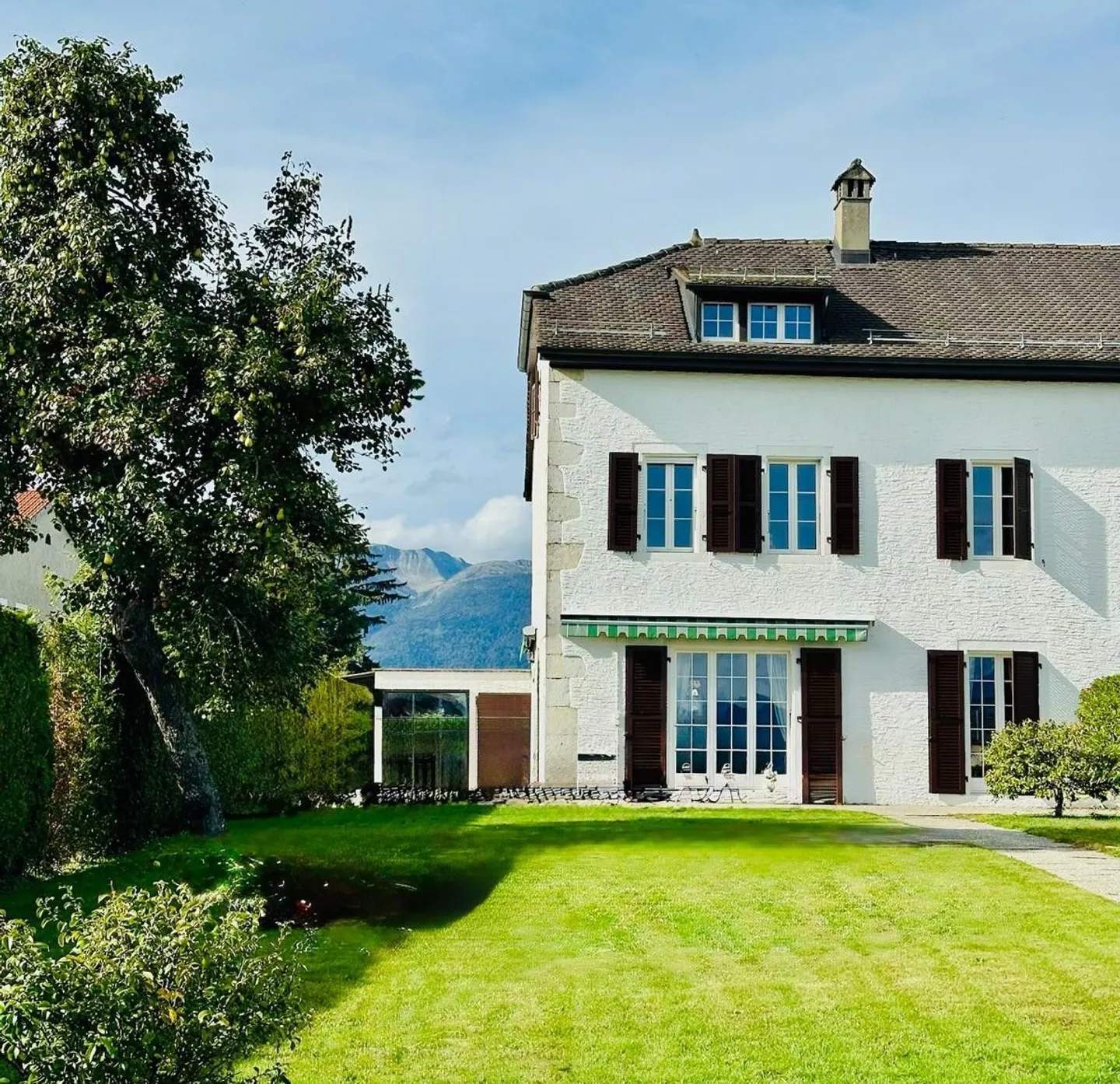 Magnificent renovated family home in Collex-Bossy - Charm and exceptional view - Photo 1 of 13