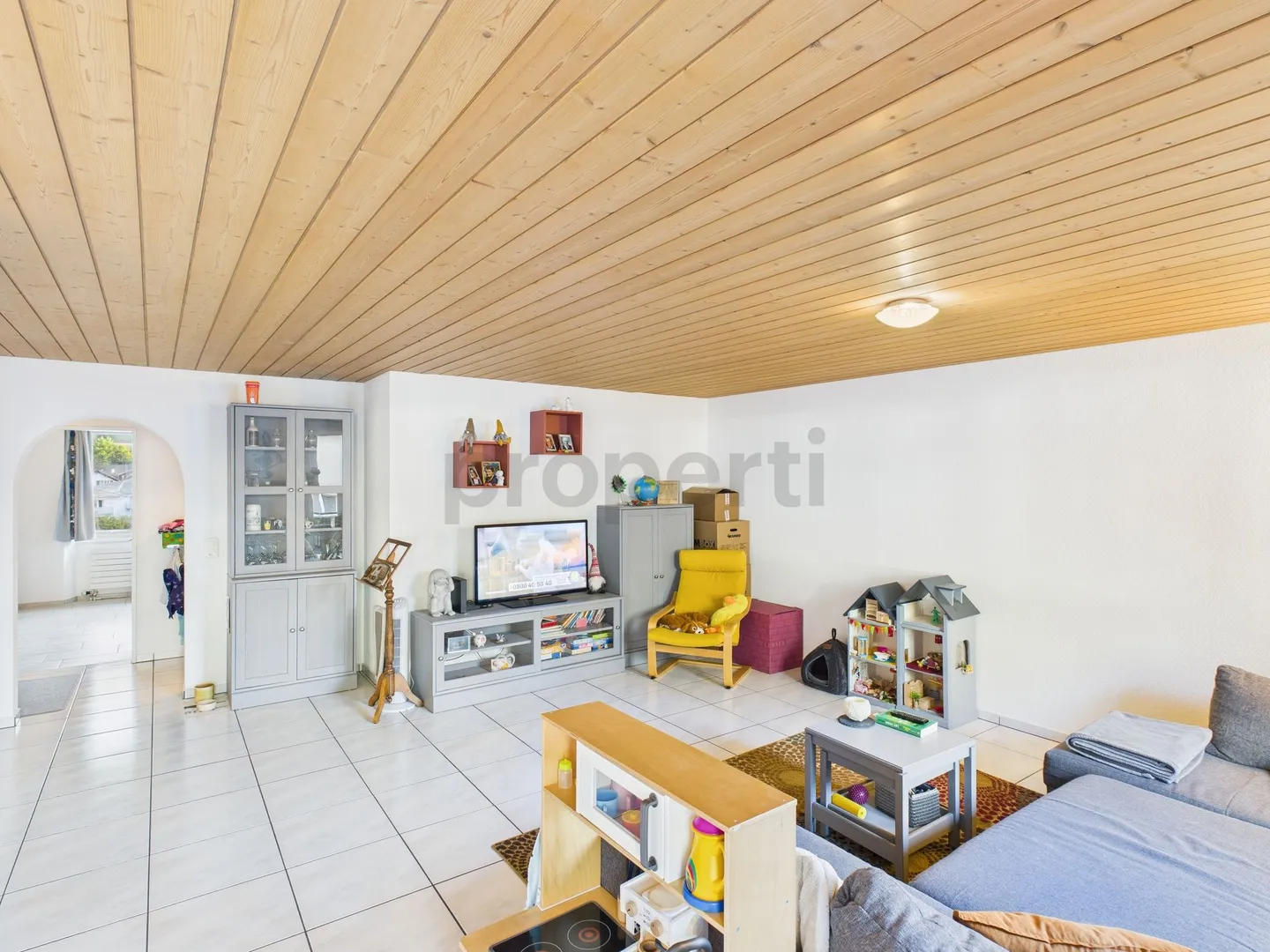 Beautiful 3.5-room apartment in a central residential area in Mollis - Photo 2 of 11