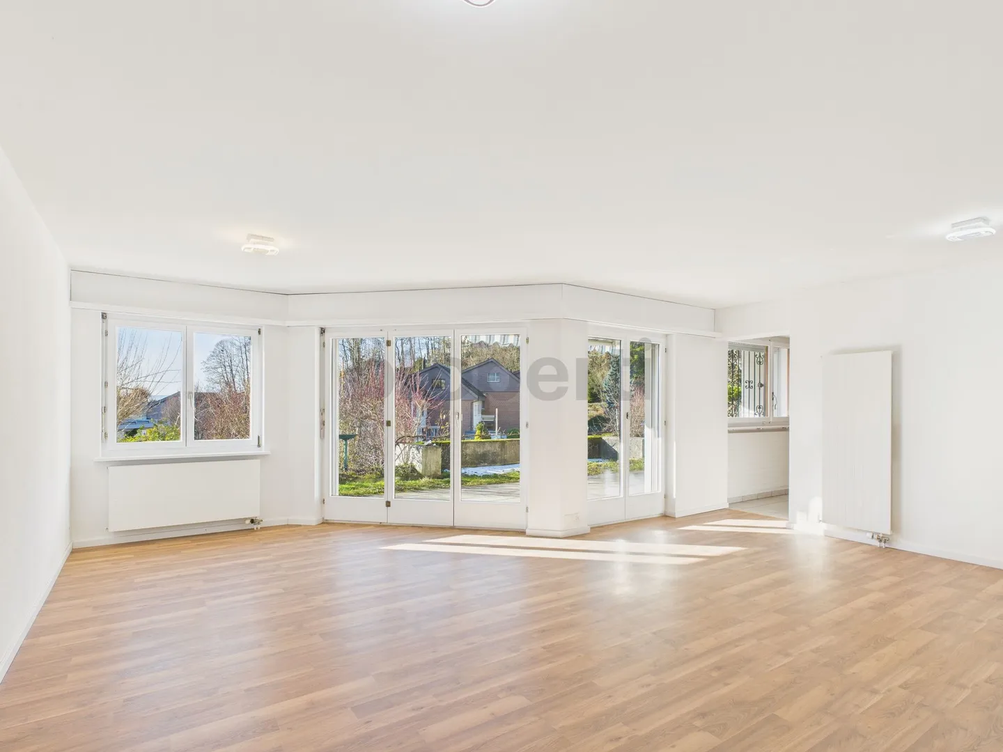 Ampio appartamento con terrazza di 3,5 locali a Bülach - Foto 1 di 12