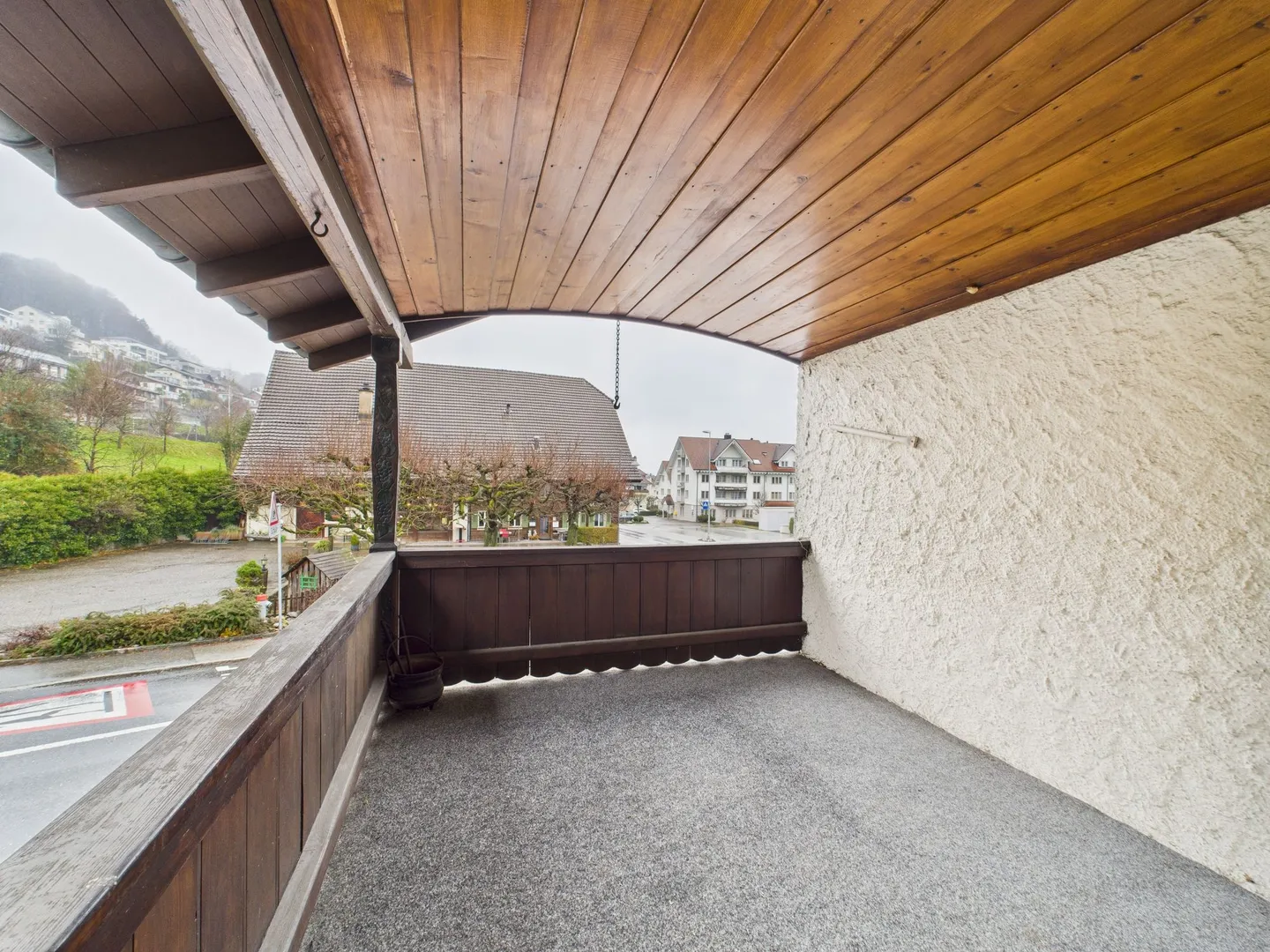 Casa unifamiliare di 6,5 stanze adatta alle famiglie a Egolzwil con appartamento studio e oasi giardino con palme - Foto 11 di 13