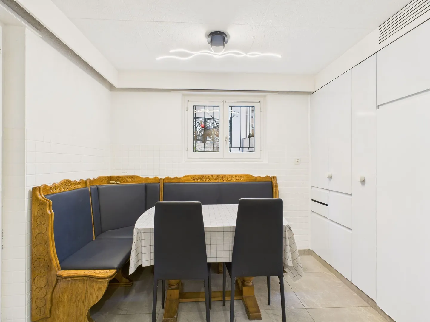 Family-friendly 6.5-room single-family house in Egolzwil with studio apartment & garden oasis with palm trees - Photo 6 of 13