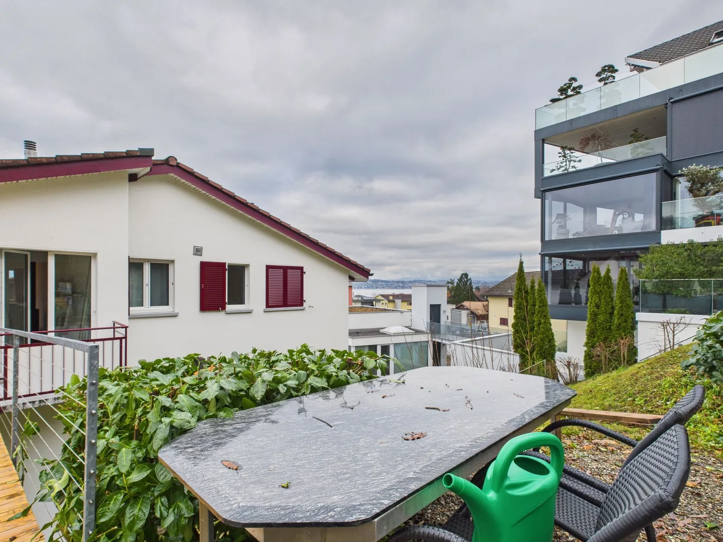 Appartement sous les combles moderne de 3,5 pièces avec belle vue dans le charmant Bäch SZ - Photo 7 sur 8