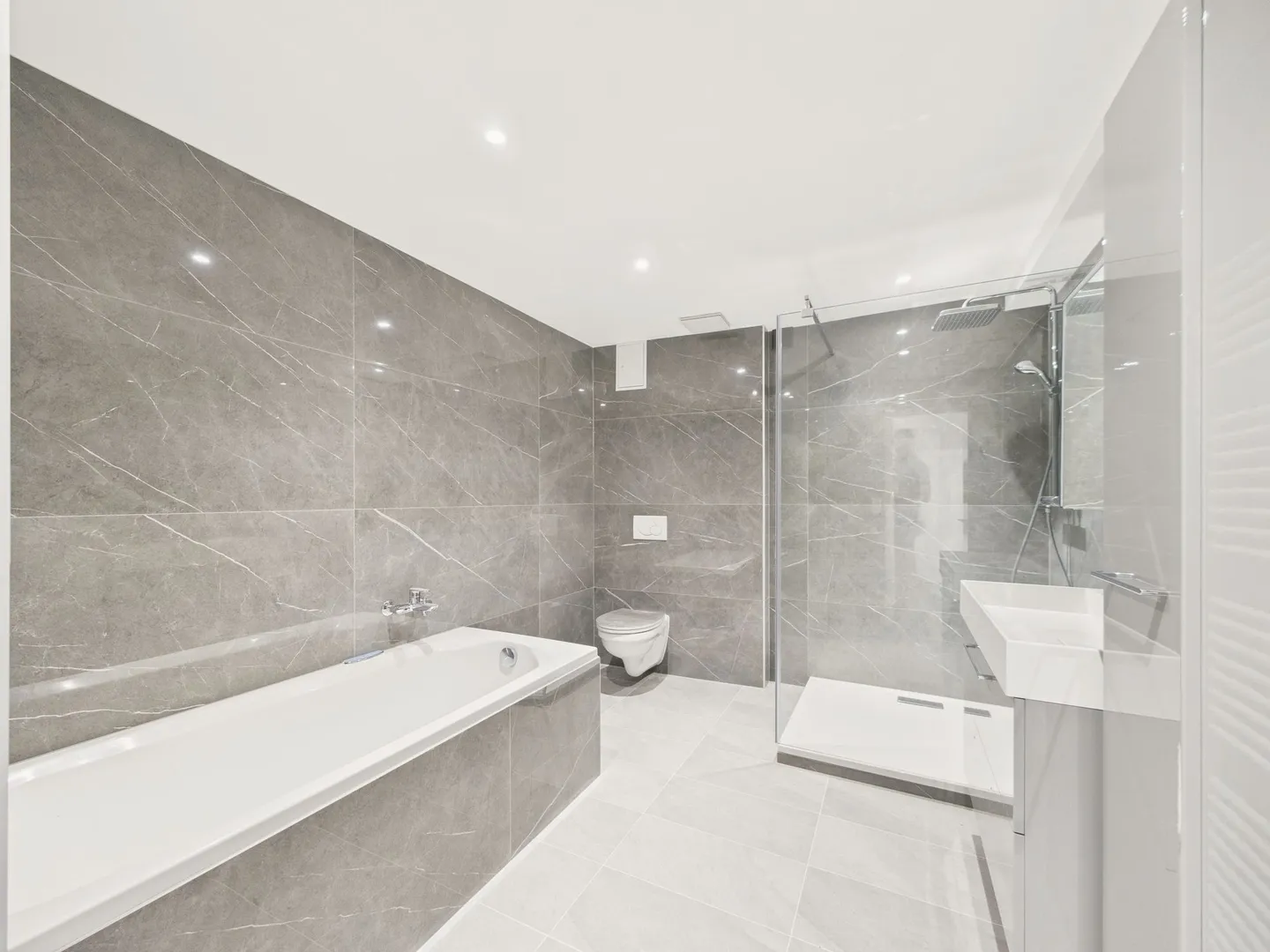 Appartement élégant 3.5 pièces rénové au cSur dEstavayer - Photo 7 sur 9