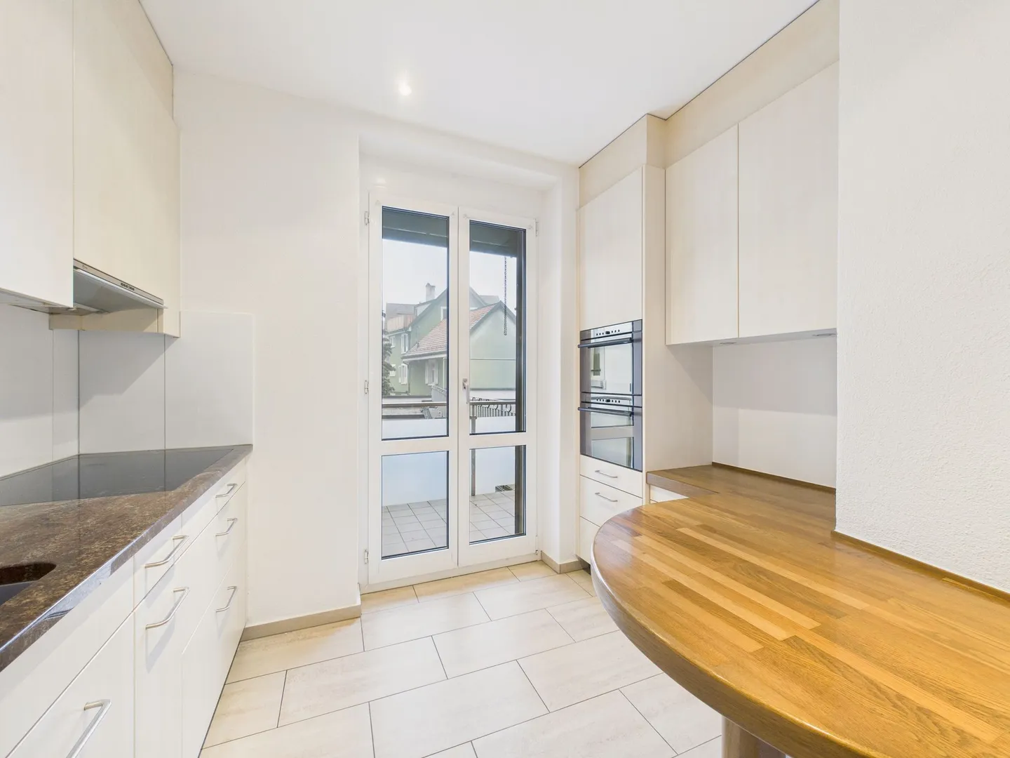 Appartamento di 4,5 stanze situato centralmente con terrazza di 200 m2 + giardino d'inverno di 18 m2 a San Gallo - Foto 2 di 11