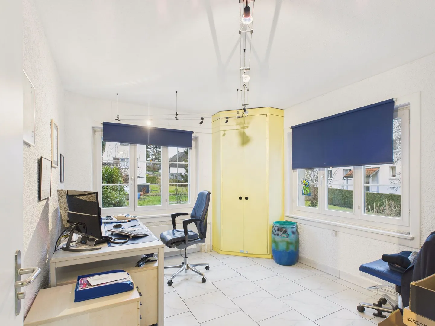 Attraktive Ladenfläche in Uster  ideal für Coiffure- oder Beauty-Konzept mit viel Gestaltungsspielraum und 5 Parkplätzen - Foto 8 von 10