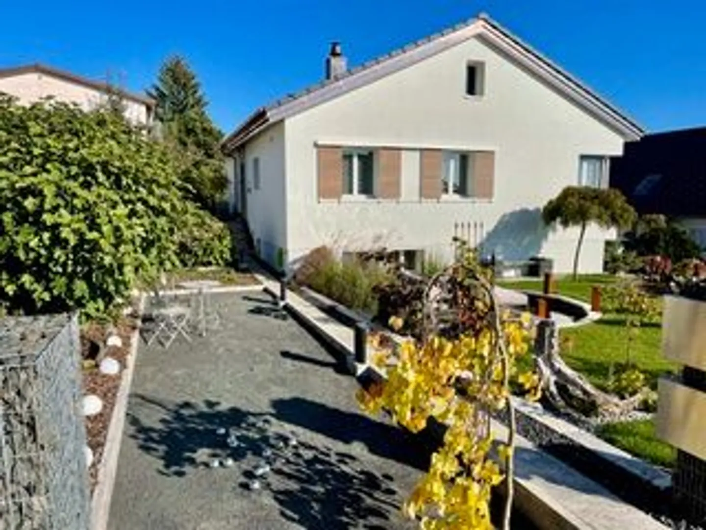 Appartamento moderno di 5,5 stanze con balcone e diverse terrazze a Günsberg - arredato - Foto 12 di 13