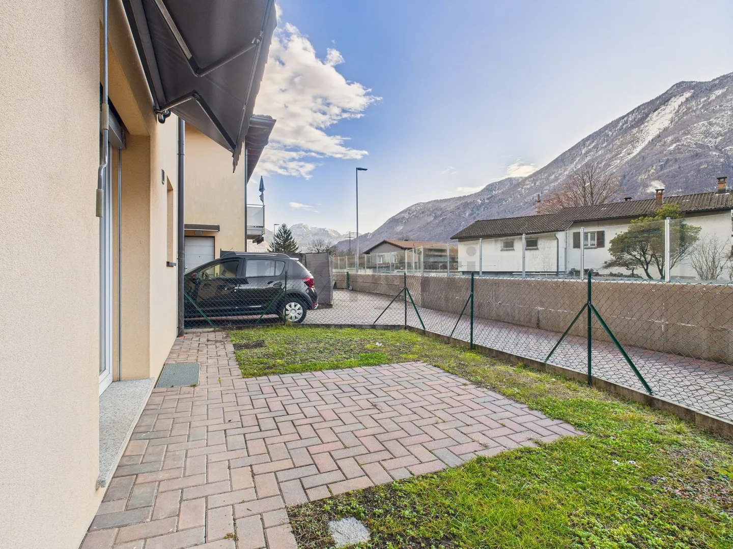 Moderna casa a schiera di 4.5 locali con giardino a Cresciano - Foto 12 di 13