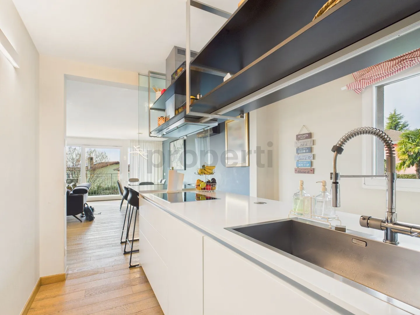 Elegante 4.5-Zimmer-Wohnung mit privatem Parkplatz, Balerna - Foto 5 von 13