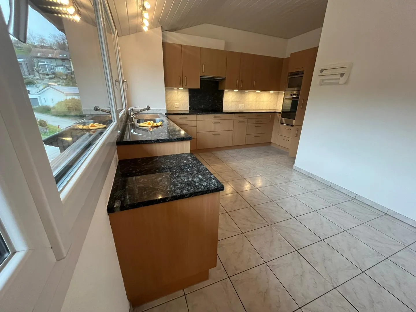 Charming 5.5-Room Apartment in Hemmiken - Photo 2 of 8