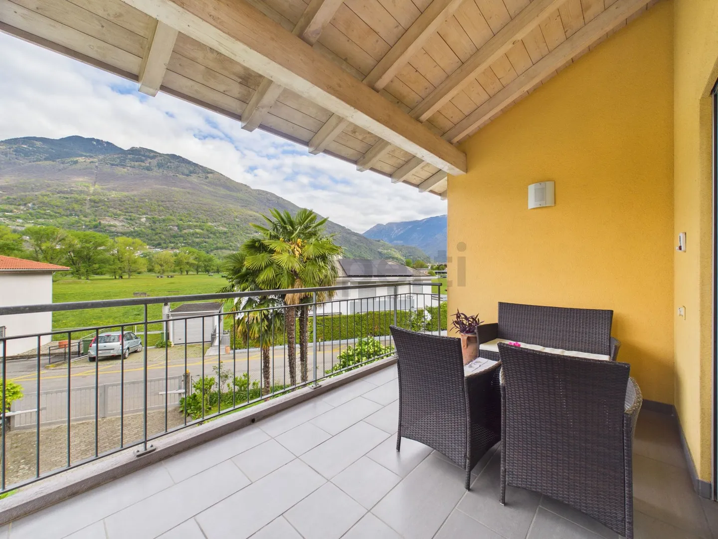 Geräumiges Einfamilienhaus mit 8,5 Zimmern und großem Garten, Giubiasco - Foto 9 von 13