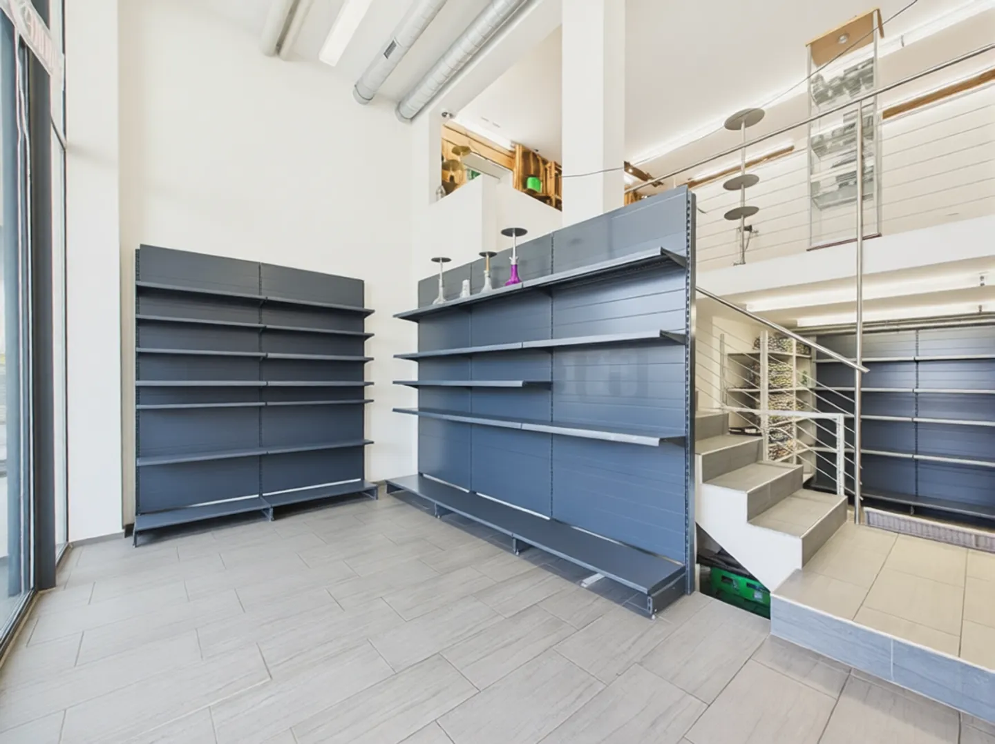 Espace commercial / de vente dans un emplacement central à Opfikon - Photo 2 sur 11