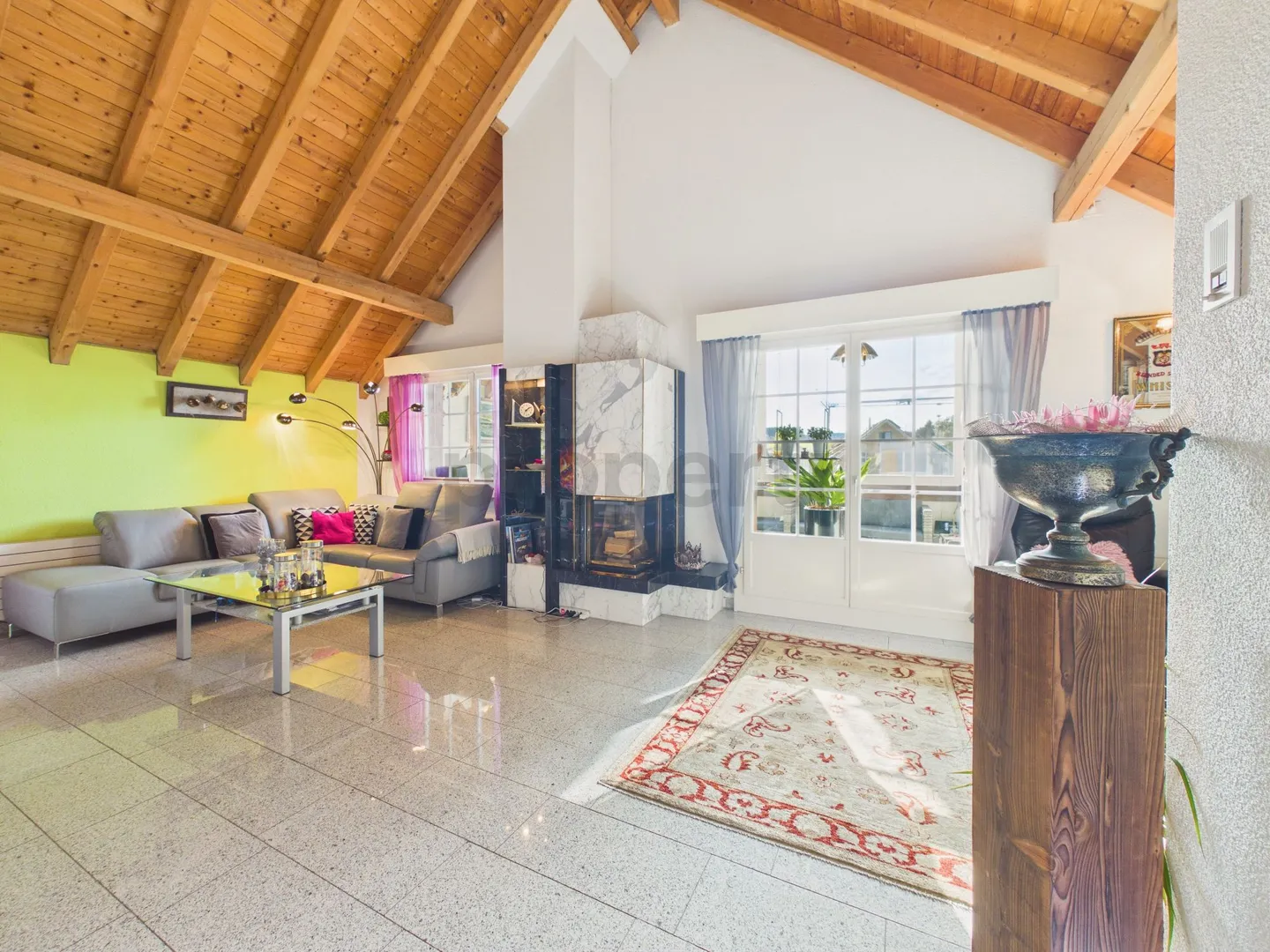 Spacious 5.5 Room Maisonette with Winter Garden, Fireplace and High Living Quality - Photo 2 of 13