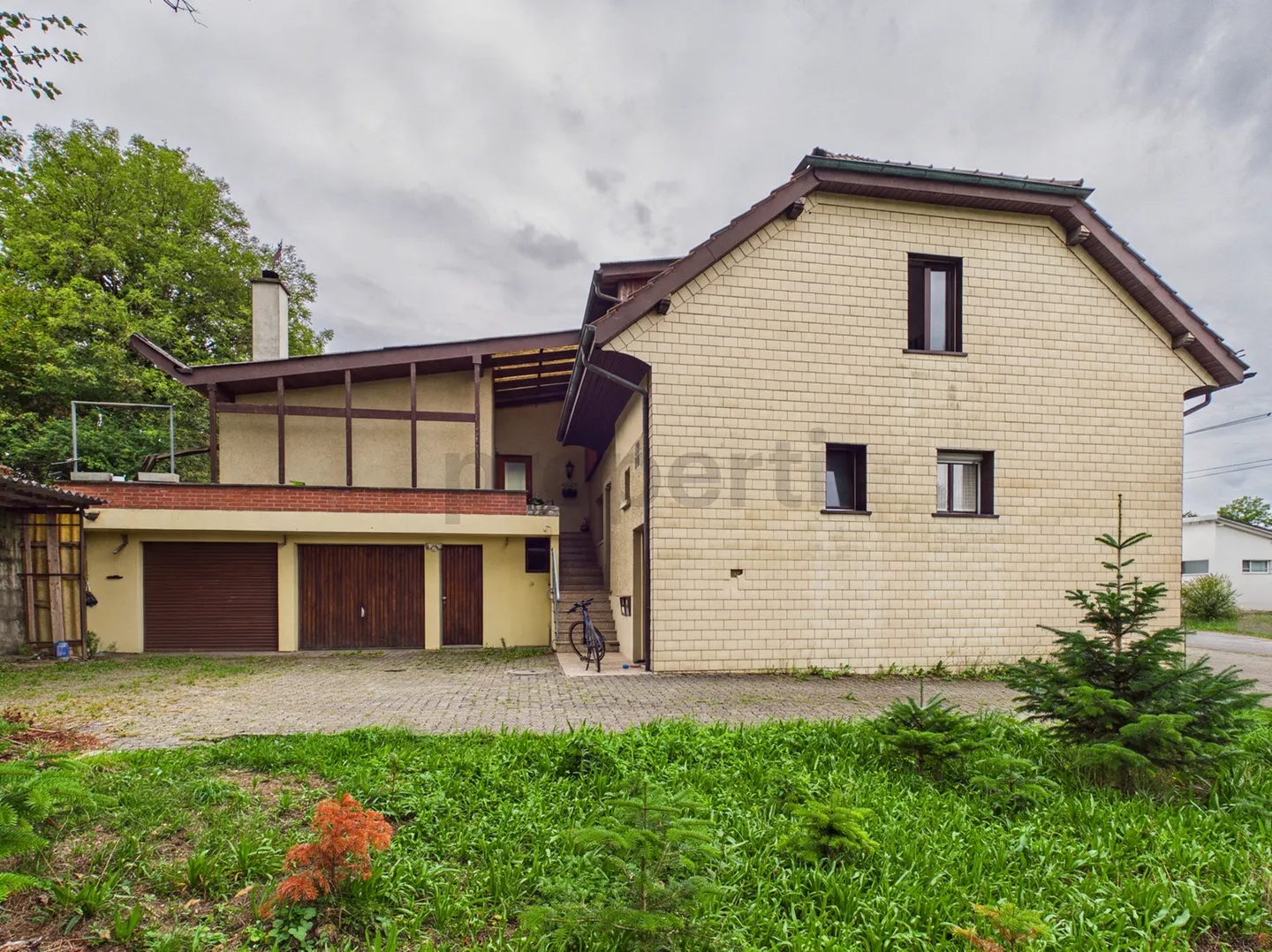Renditeobjekt, zwei separate Wohnungen, und 607 m² Grundstücksfläche - Photo 11 of 12