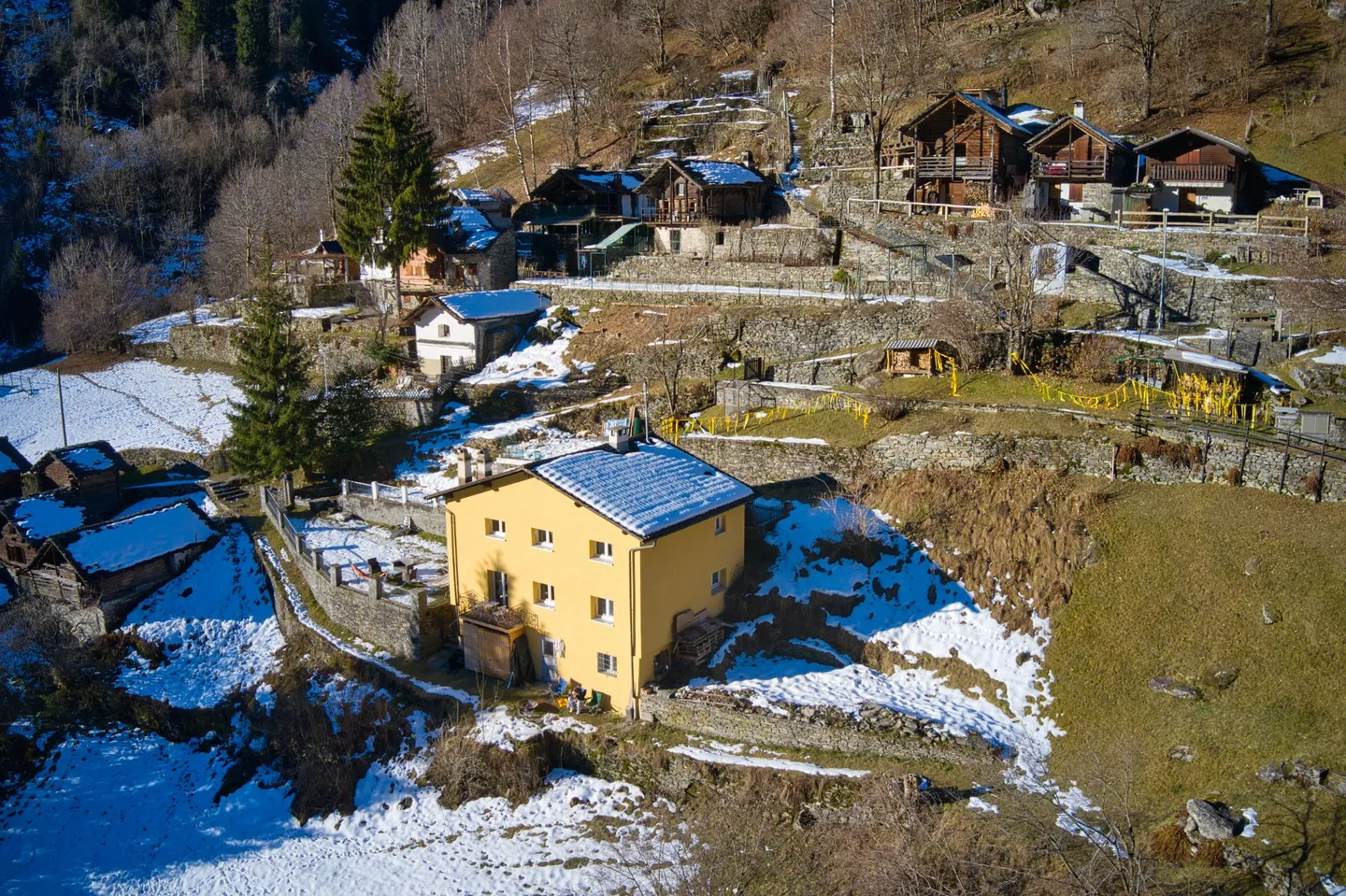 Maison de Vacances de Rêve : Charmant Chalet avec 7,5 Chambres dans la Calanca - Photo 1 sur 11