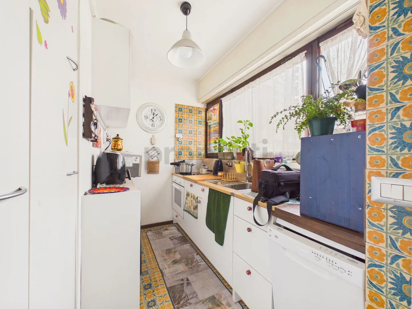 Spazioso 3.5 locali appartamento con cantina in posizione centrale, Pazzallo - Photo 4 of 9