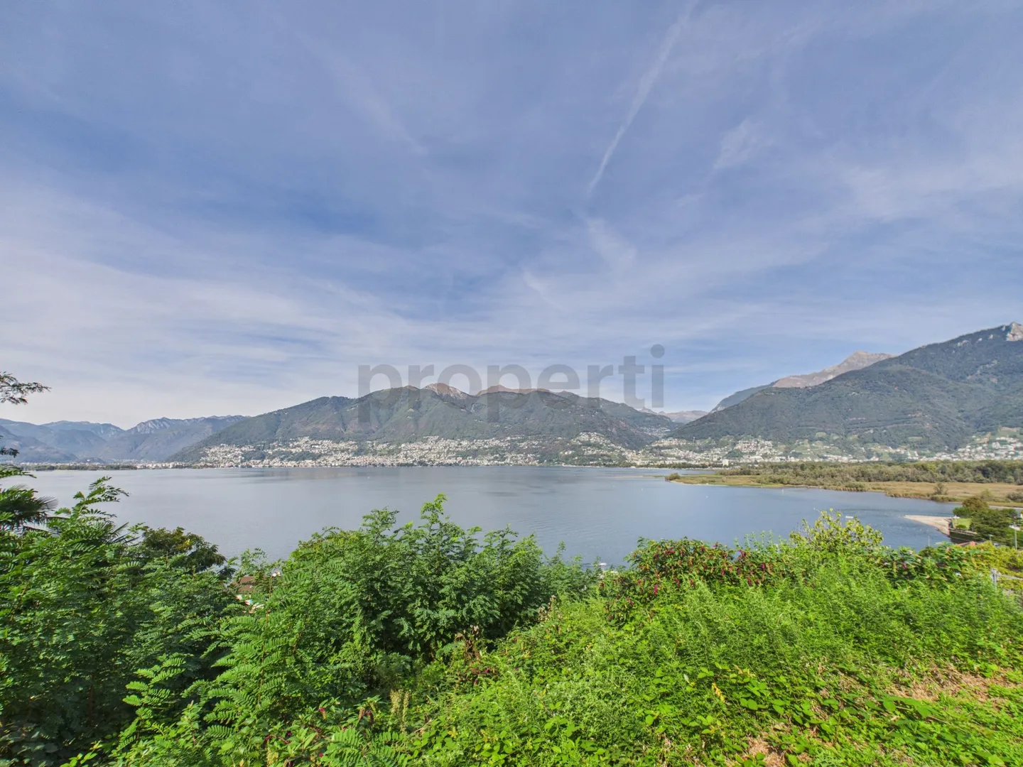 Terreno edificabile con vista lago - Foto 1 di 13
