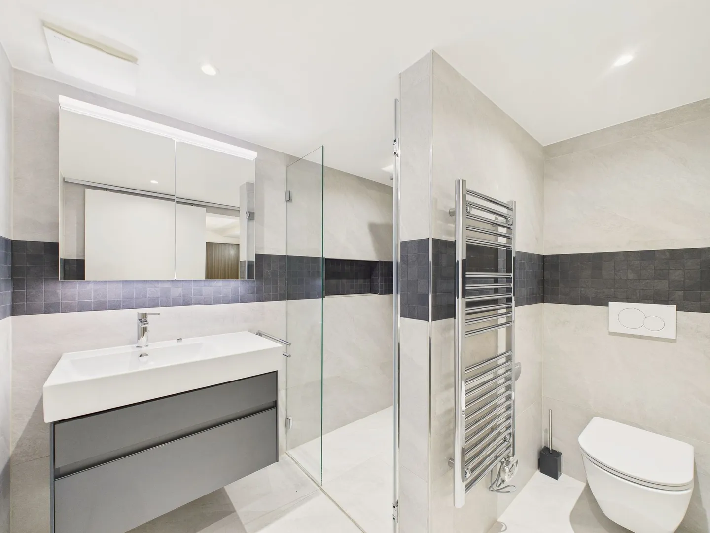 Charmantes 5.5-Zimmer Reihenhaus in Wilen b. Wollerau - Foto 11 von 13