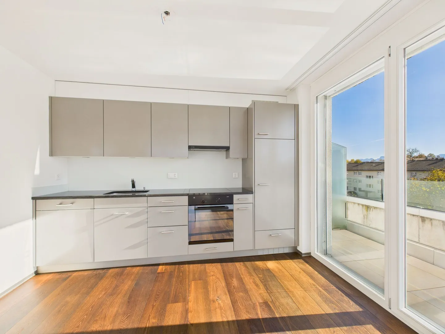 Exclusive penthouse apartment with sun terrace in Ostermundigen, Canton BE - Photo 4 of 13