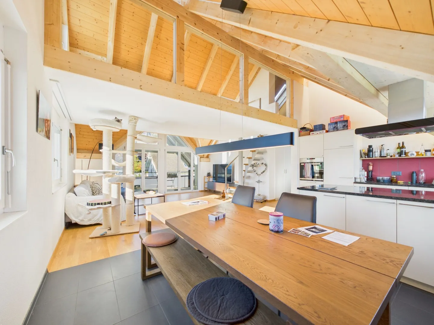 Einzigartige 4.5-Zimmer-Dachwohnung mit Galerie und Weitblick in Kaufdorf - Foto 2 von 12