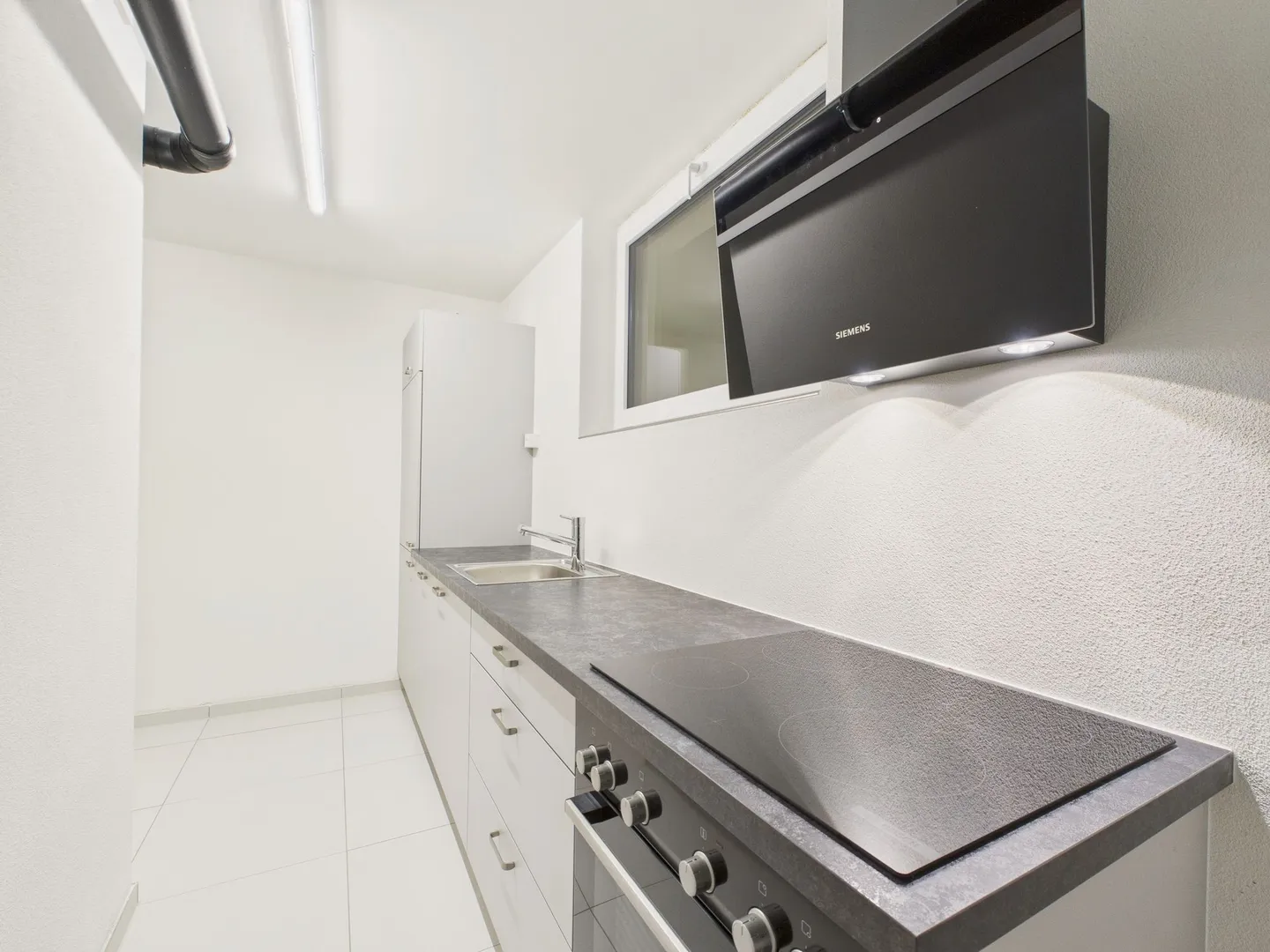 Spazio commerciale moderno con possibilità di utilizzo versatile in una posizione tranquilla - Foto 5 di 8