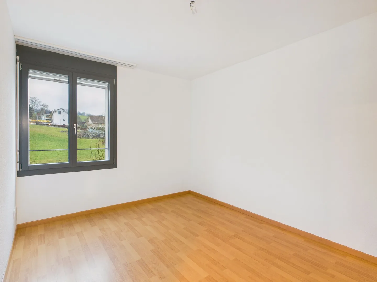 Appartement moderne de 5,5 pièces avec ascenseur et parking, Muri AG - Photo 6 sur 12