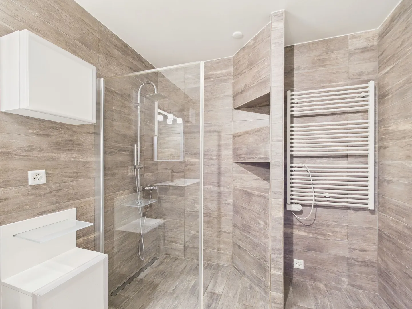 Grande appartamento moderno di 3,5 stanze con giardino e balcone - Foto 9 di 12