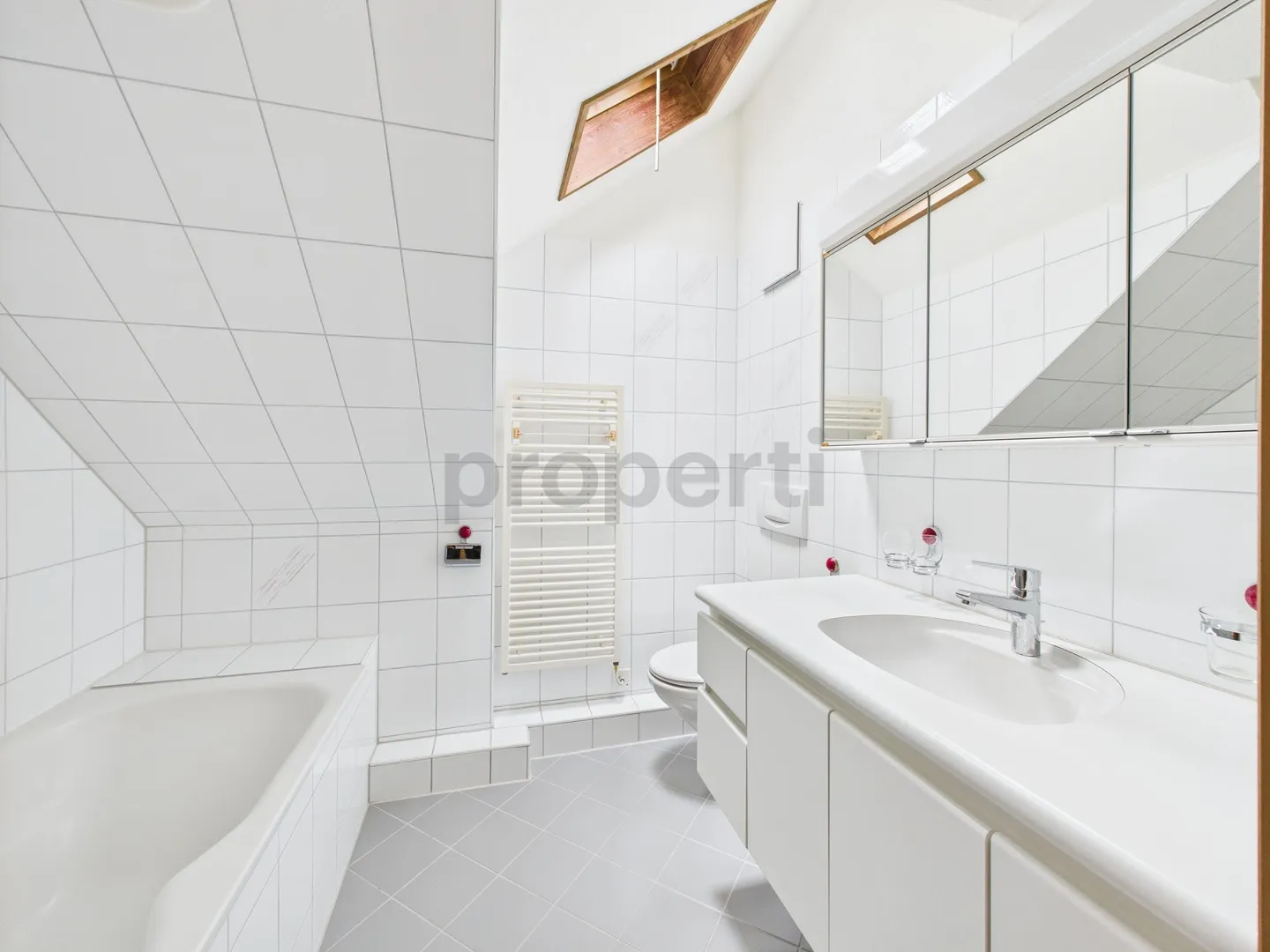 Appartamento attico 3.5 camere affascinante a Cham - Foto 7 di 8