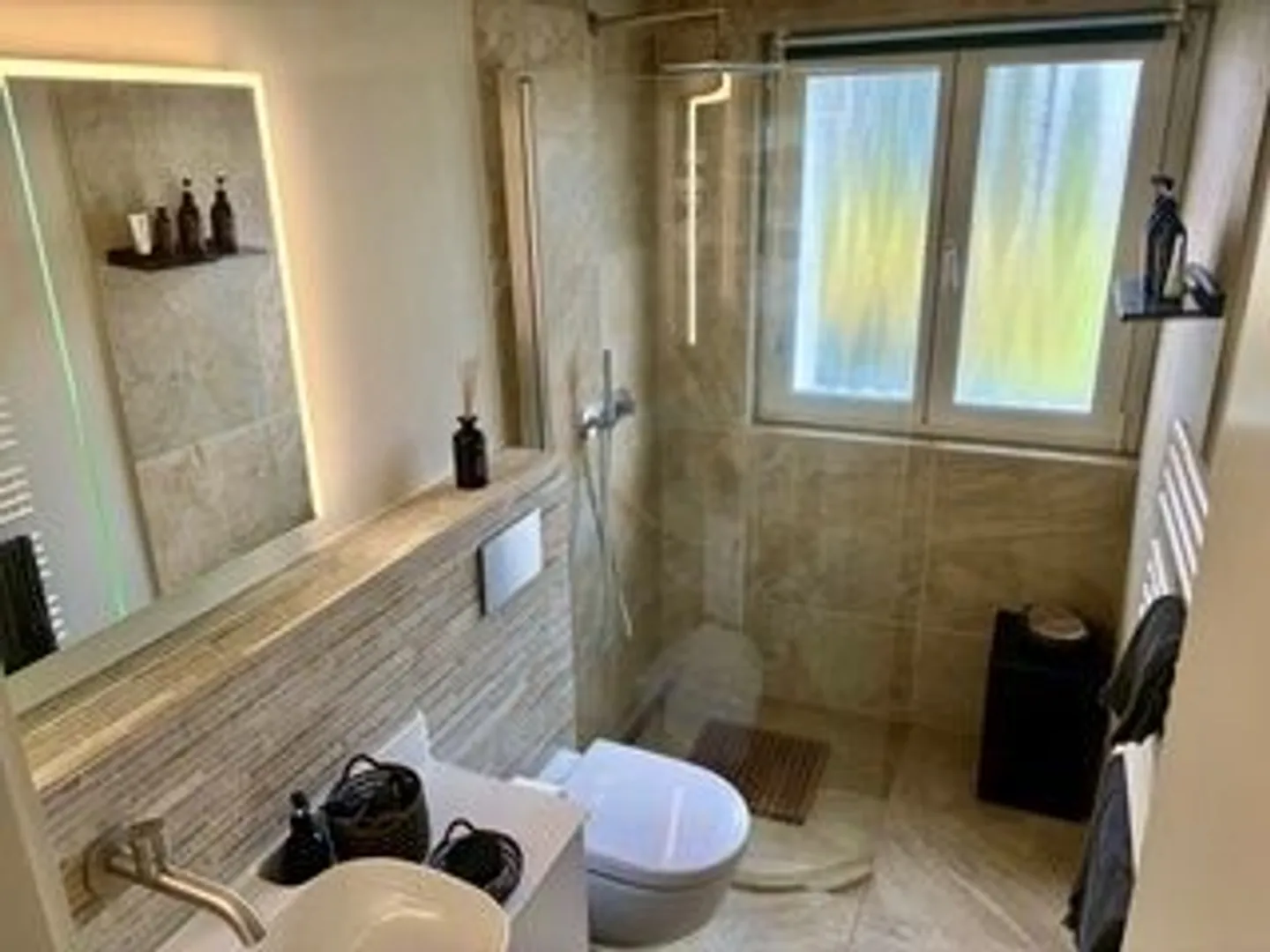 Appartamento moderno di 5,5 stanze con balcone e diverse terrazze a Günsberg - arredato - Foto 11 di 13