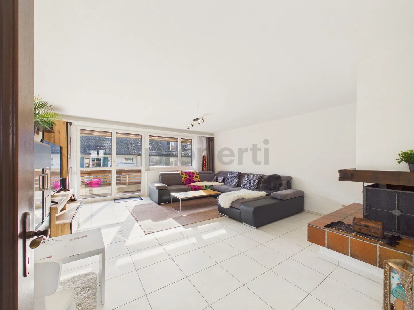 Family-friendly living with garden & fireplace - 4.5 rooms in Hombrechtikon - Photo 1 of 13