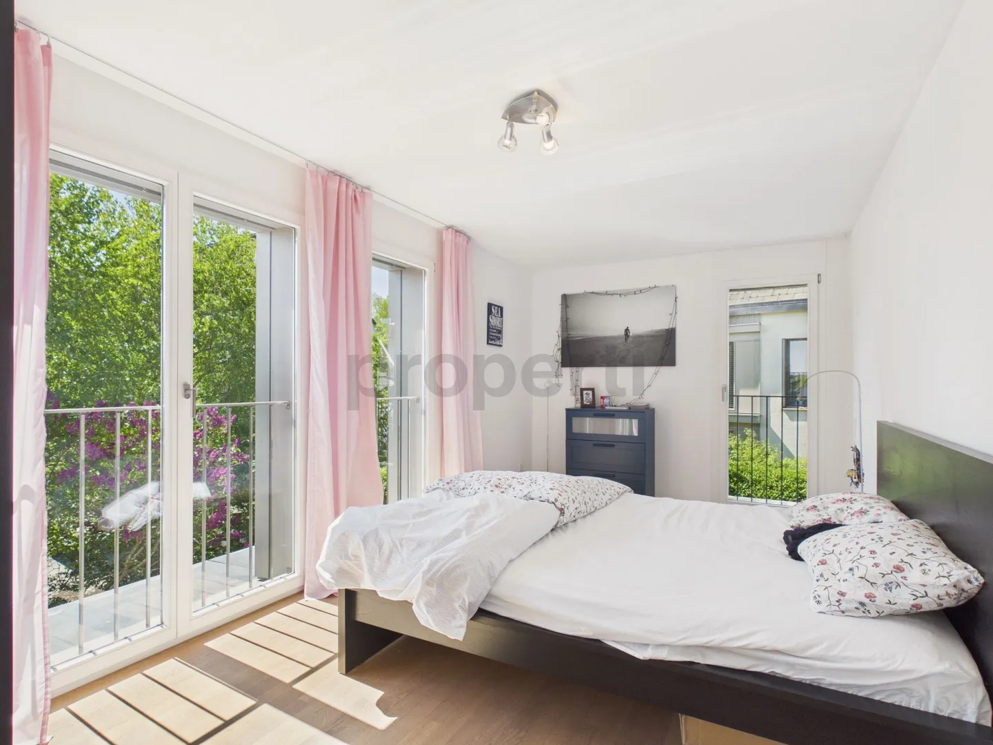 Maison jumelée moderne de 5,5 pièces avec beau jardin à Hirzel - Photo 8 sur 12