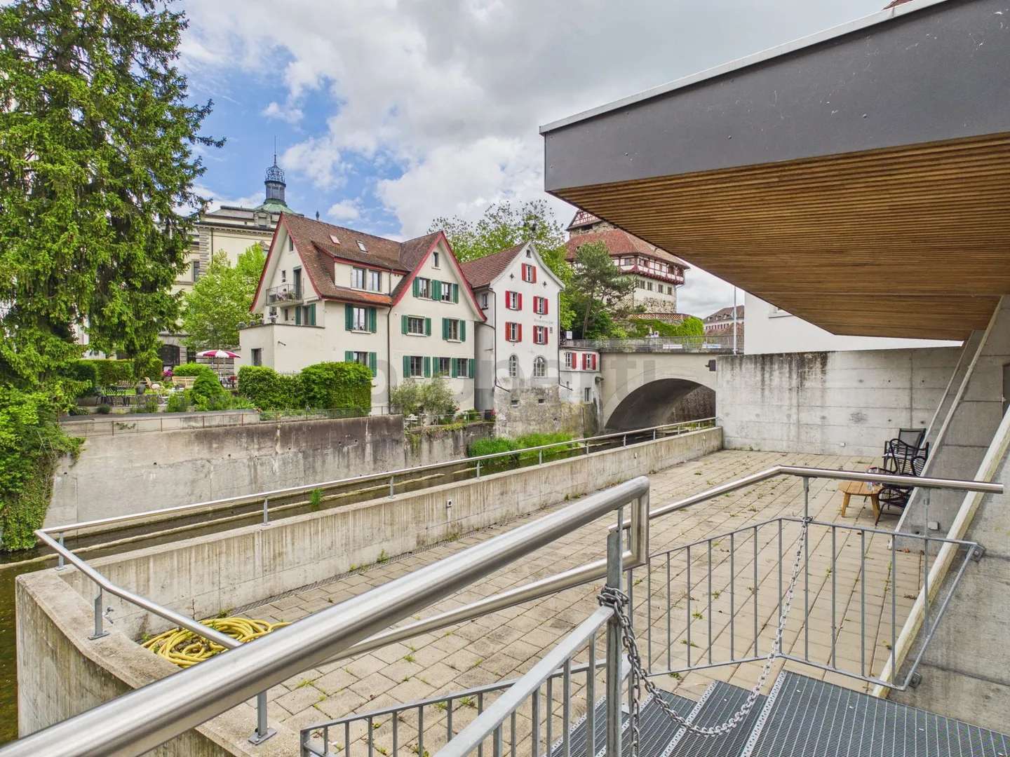 Maisonette de 2,5 pièces à Frauenfeld : charme historique, Minergie et patio au bord de l'eau - Photo 9 sur 10