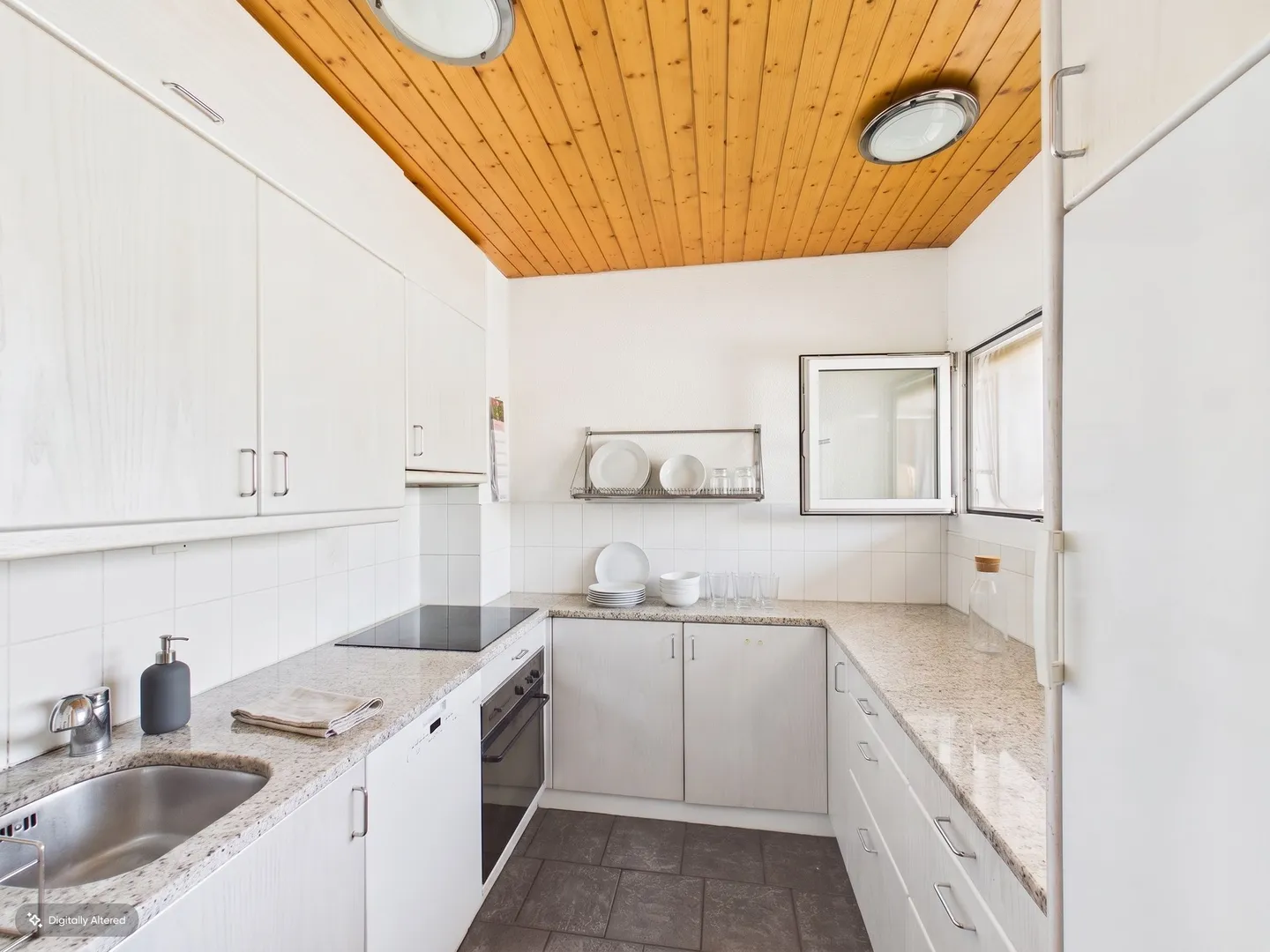 Maisonette Dream on Two Levels: Renovated in 2020 with Underfloor Heating, Balconies, and Parking Space - Photo 2 of 12