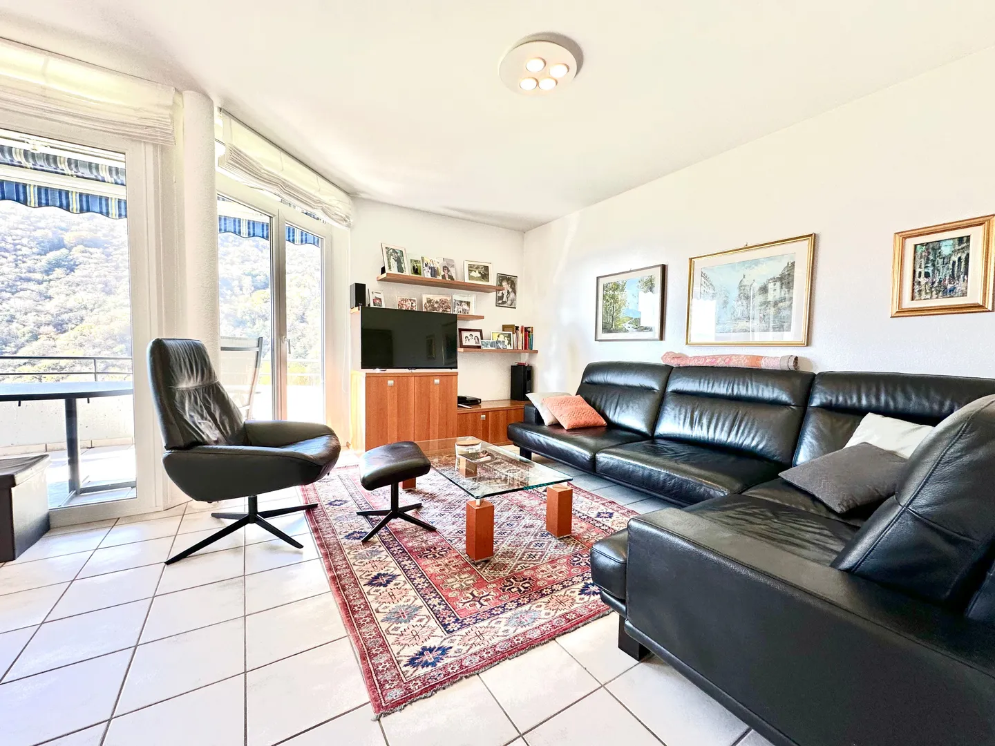 Affascinante casa unifamiliare da 4.5 locali con terreno edificabile . - Foto 2 di 12