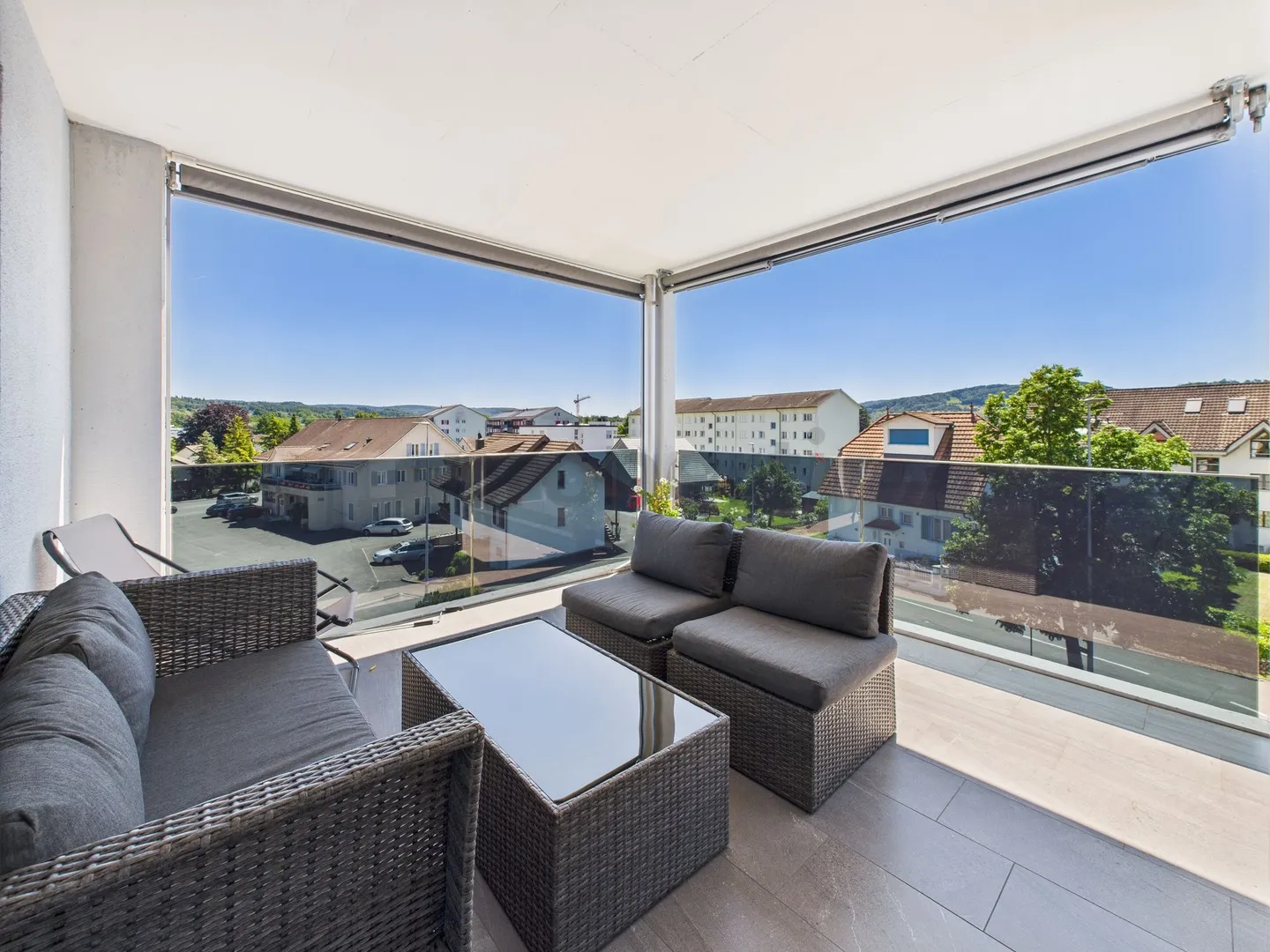 Appartement moderne et spacieux de 4,5 pièces avec beau balcon à Kleindöttingen avec reprise de prêt hypothécaire - Photo 1 sur 11