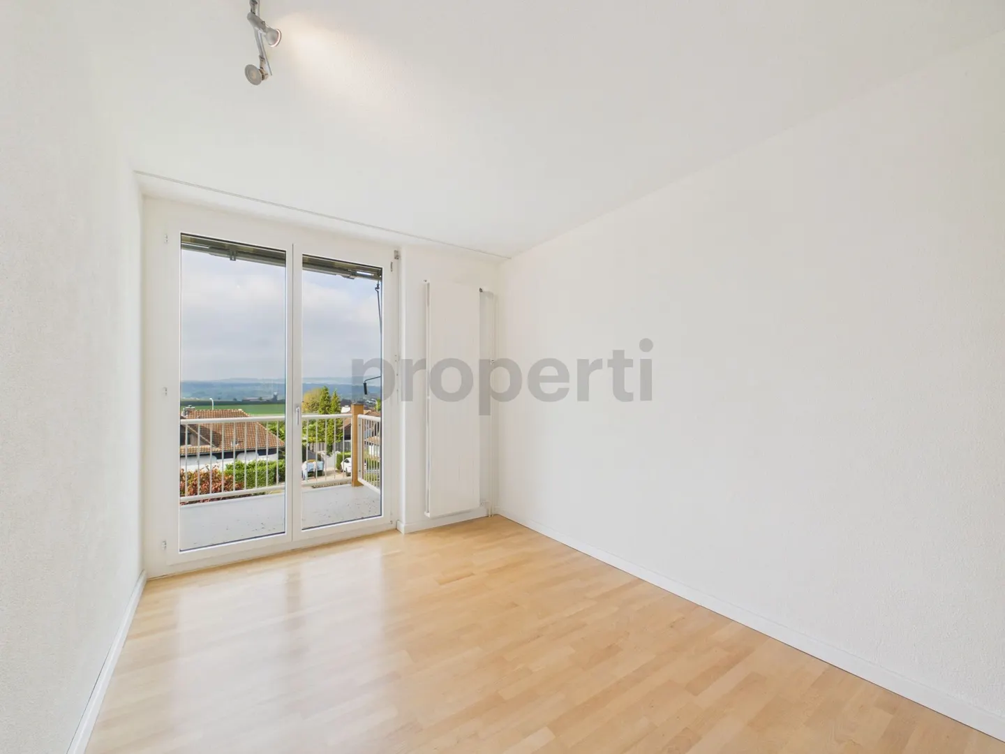Traumhafte Aussicht, Privater Balkon & Grosszügiges Platzangebot im Kanton Zug! - Foto 5 von 8