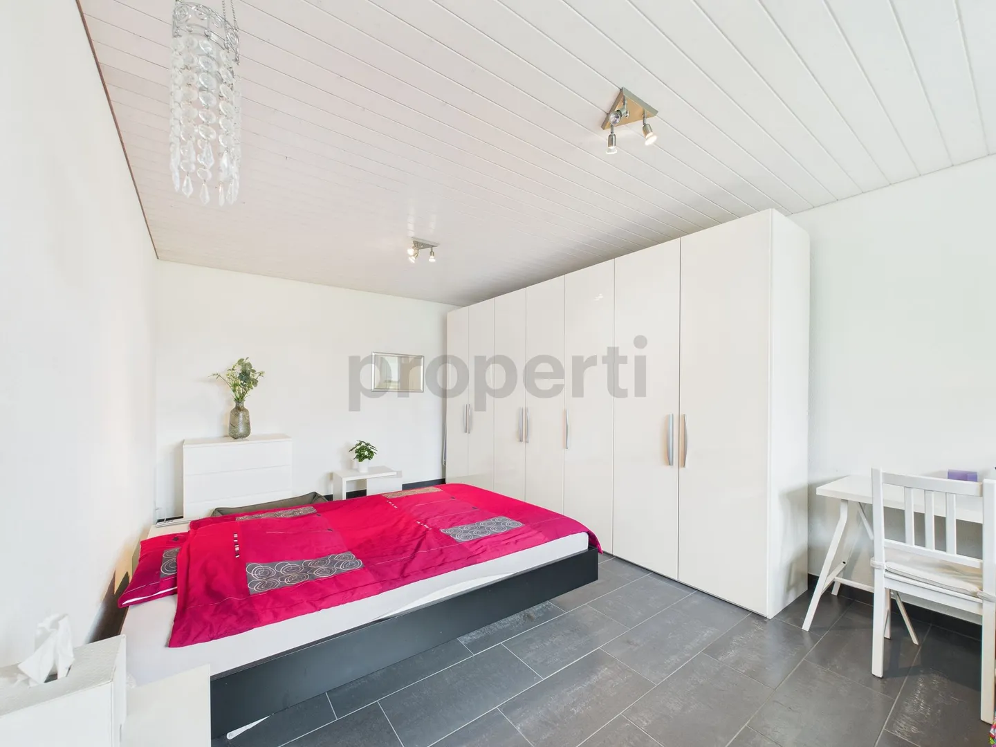 Charming 2.5-room apartment with garden seating area in Niederlenz, AG - Photo 5 of 9
