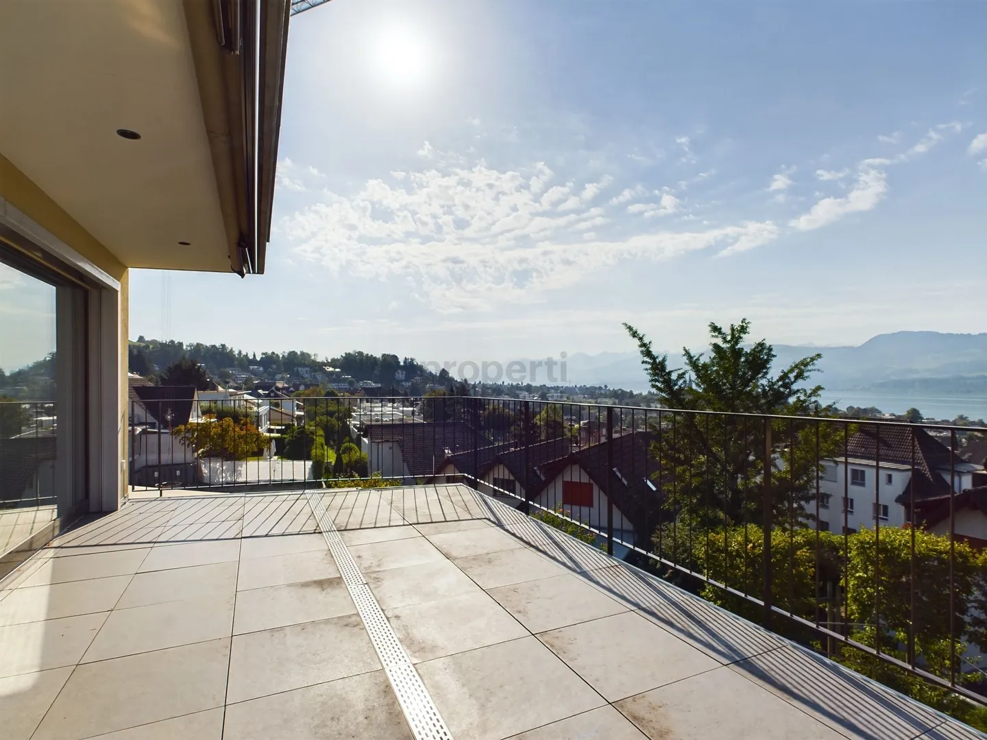 Atemberaubende 4.5 Zimmer-Attikawohnung mit herrlicher Berg- und Seesicht in Stäfa - Foto 1 von 13