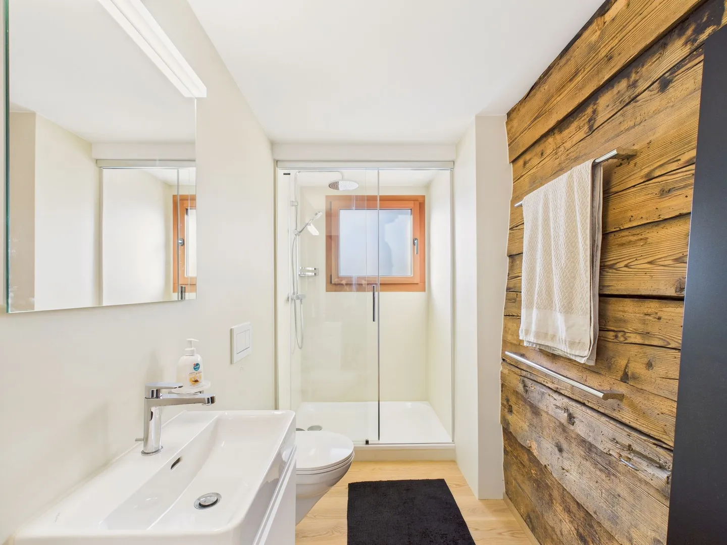 Holzhaus-Charme trifft modernen Ausbaustandard - 1. und 2. Wohnsitz möglich - Photo 8 sur 12