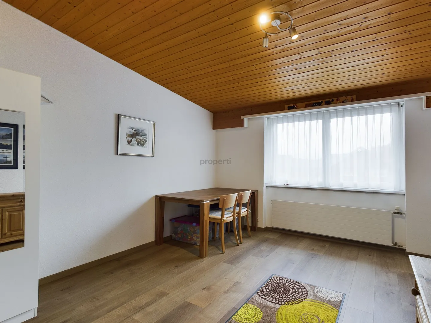 Modernes Apartment mit Balkon - Foto 4 von 8