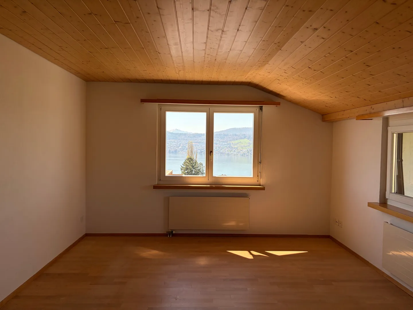 Bright 4-Room Attic Apartment with Balcony, Herrliberg - Photo 7 of 13