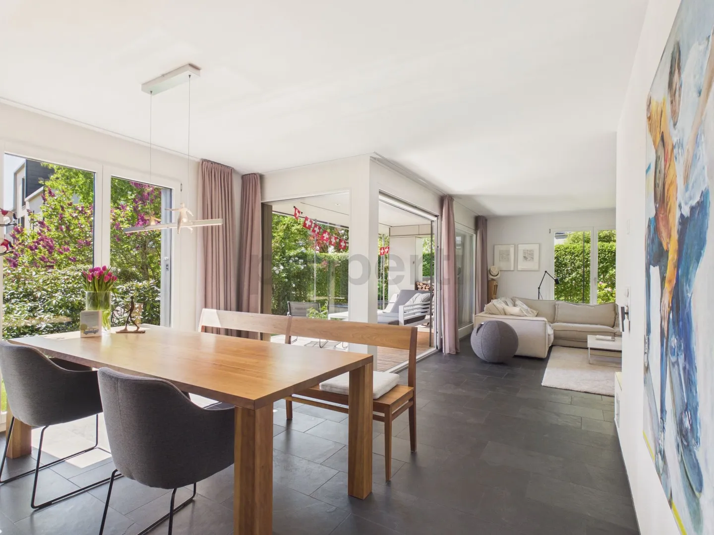 Maison jumelée moderne de 5,5 pièces avec beau jardin à Hirzel - Photo 1 sur 12