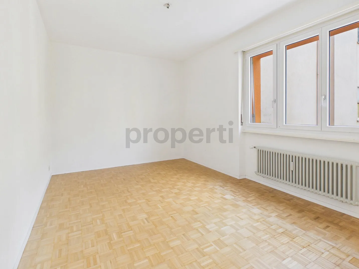 Elegante appartamento rinnovato con balcone - Foto 6 von 11